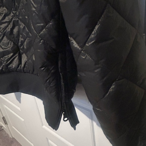 Offline by Aerie Medium Women’s Black Quilted Bomber Jacket - Picture 6 of 9